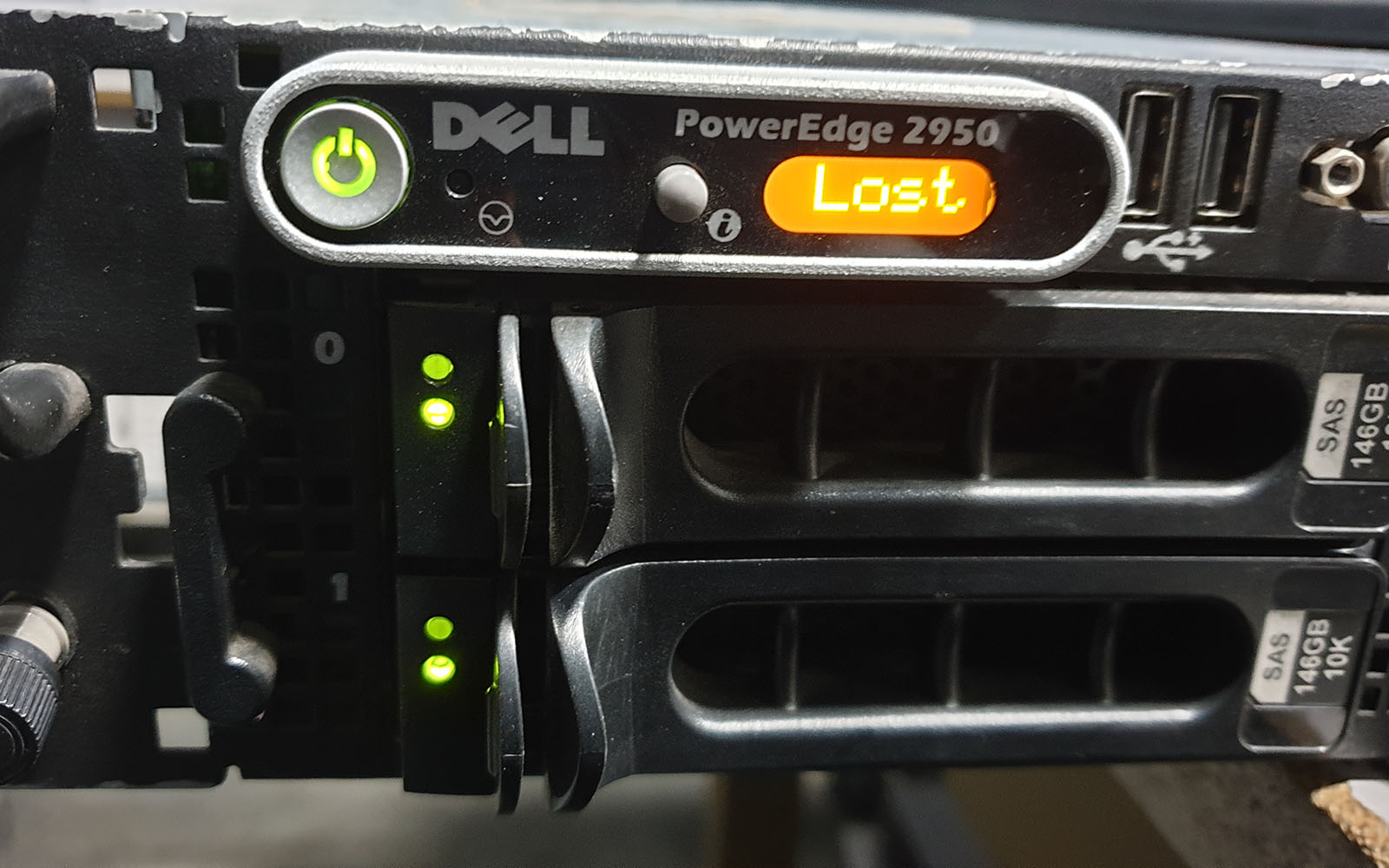 Server Dell PowerEdge 2950 Rack Used A 8Gb Memory  320Gb SAS HD Graphics