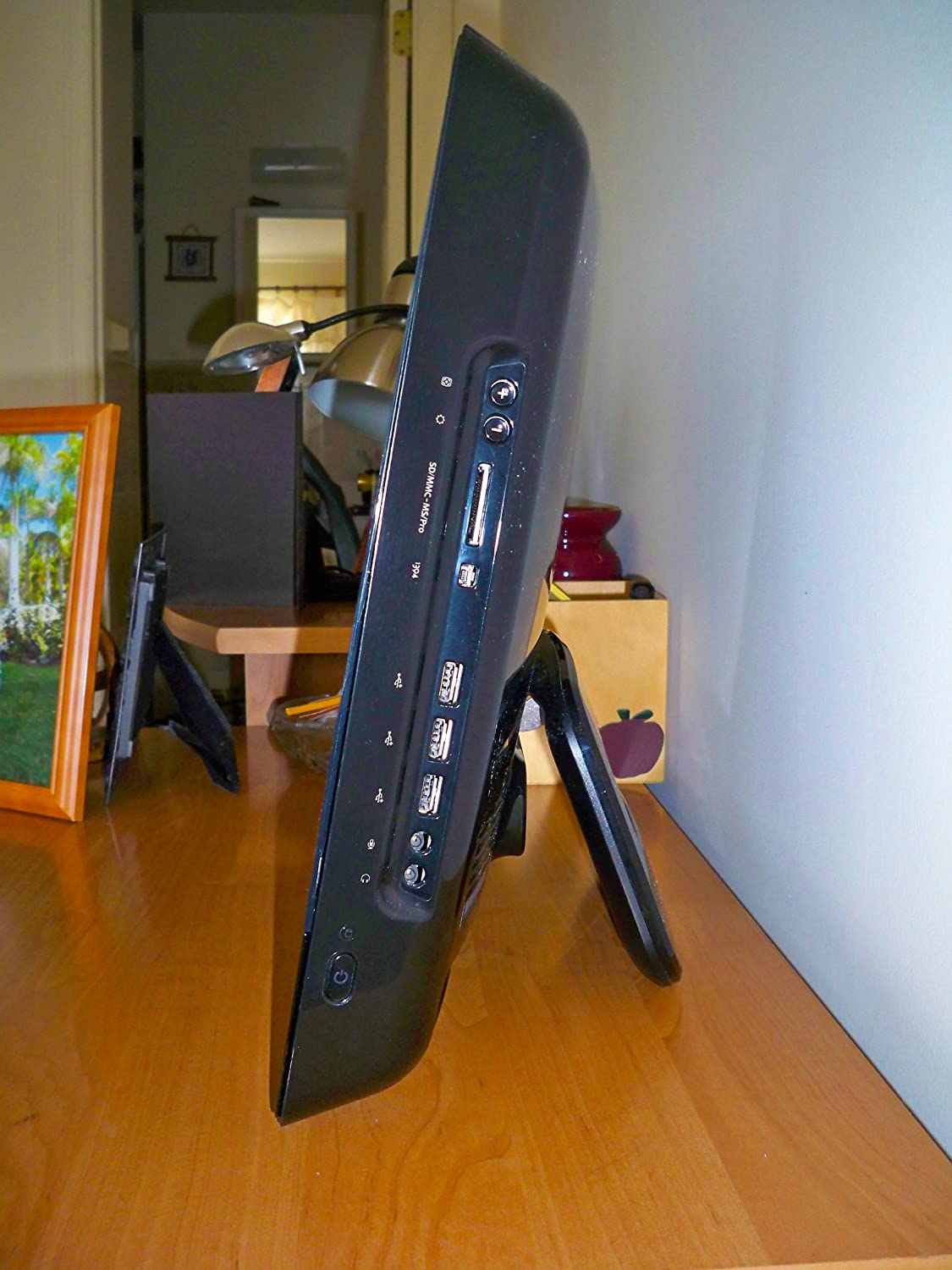 All in One Desktop Dell INSPIRON one Used B E3300 2.6 Ghz 3GB Memory 320GB HDD 19" HD Graphics