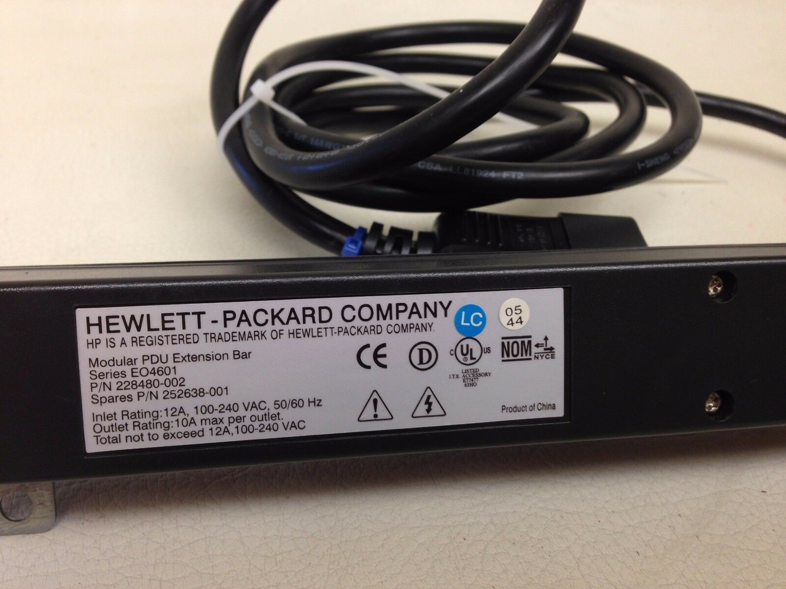 Hewlett Packard Modular PDU Extention Bar serie E04601 P/N 228480-002, 252638-001 Used A